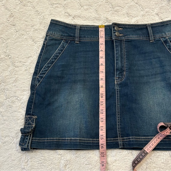 SO - Medium-Dark Wash Denim Skirt with Pockets and Side Buckle Details - Sz 15 - Picture 9 of 12